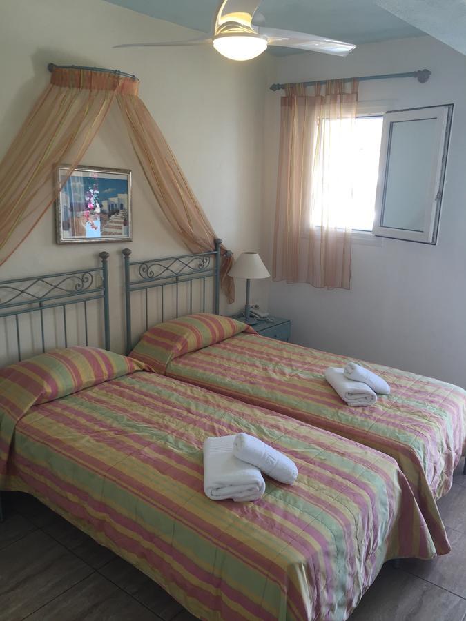 Vana Holidays ออร์นอส ภายนอก รูปภาพ